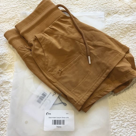 Like new ZYIA Active Canyon Shorts - Picture 4 of 4